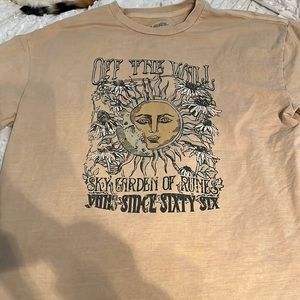 Super cute vans tee!